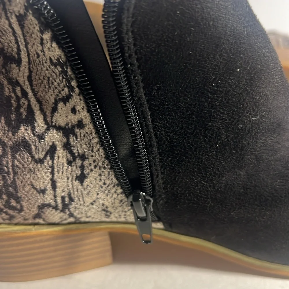 Boutique by Corkys‎ Port Black Snake Print Ankle Boots Booties Women Size 8